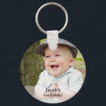 Porte-clés Personnalisé Baby garçon's premier anniversaire ph<br><div class="desc">Présentation de notre Baby Boy's First Birthday Photo Name Favor Porte - clé - un gardien personnalisé qui capture l'essence de la célébration d'étape de votre petit. Ce porte - clé est un délicieux mélange de charme sentimental et de fonctionnalité. Célébrez la première année de votre bébé garçon avec une...</div>