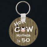 Porte-clés Personnalisé Funny Holy Cow 50th Birthday Humoriso<br><div class="desc">Personalisé Humoristique Holy Cow Quelqu'un est 50 Porte - clé d'anniversaire avec Faux Barn Wood Arrière - plan. Quelques graphiques de Trina Walker sur DigiScrapKits.com. *</div>