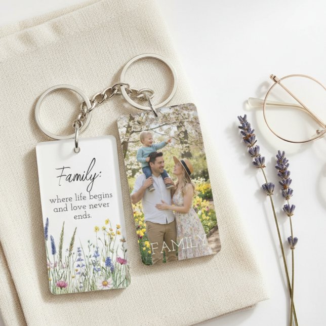Porte-clés photo de fleur sauvage avec citation fa (A lovely photo keychain featuring a family picture and a "Family" quote with wildflowers)