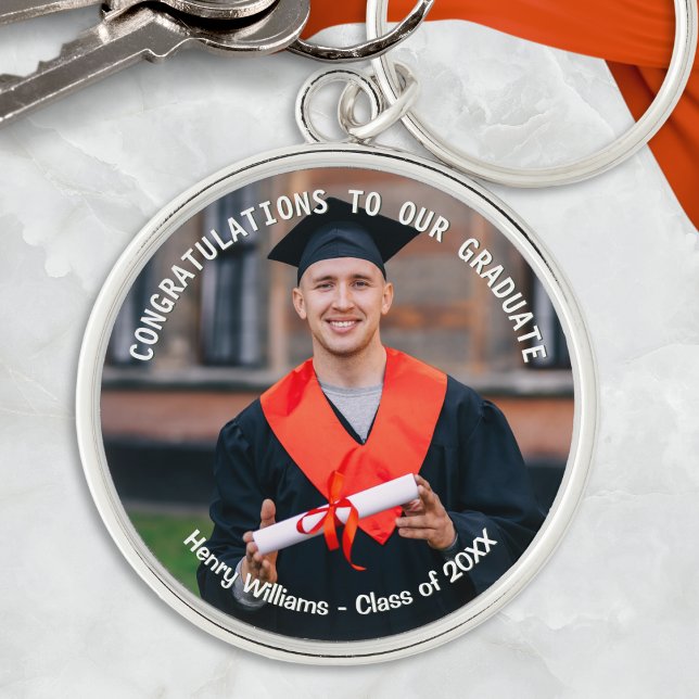 Porte-clés Photo de remise de diplôme et souvenir de nom (A stylish keychain for graduation, personalized with the graduate's photo, name and 'class of' year)