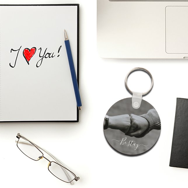 Porte-clés Photo en noir blanc des mains de deux personnes po (
)