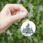 Porte-clés Pins d'hiver vert rustique Arbres Red Cardinal Bir<br><div class="desc">Pins d'hiver vert rustique Arbres Red Cardinal Bird Aquarelle Porte - clé de Noël de Noël. Célébrez les vacances avec cette simple et moderne non photo design festive, naturel couleur de style cartes! Un jour enneigé dans une montagne avec de grands pins d'aquarelle peints en vert doux et un oiseau...</div>