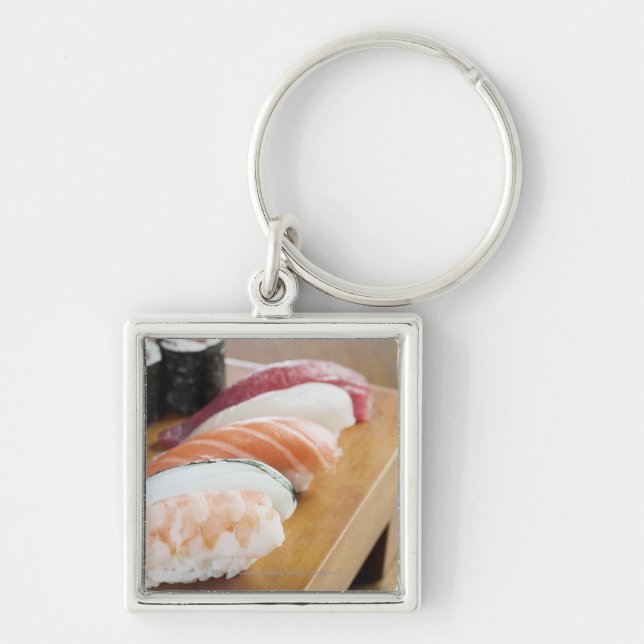 Porte-clés Plan rapproché des sushi sur une table (Devant)