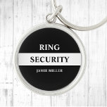 Porte-clés Porte-anneau de sécurité<br><div class="desc">Faites ressembler votre porte-bague à un agent secret avec ce porte - clé design "Ring Security" en noir et blanc. Le design se caractérise par un design élégant et de style agent qui ne manquera pas d'impressionner. Parfait pour les mariages, ce bouton ajoute une touche ludique et unique à votre...</div>