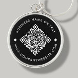 Porte-clés Porte - clé de code QR personnalisé pour entrepris<br><div class="desc">Porte - clé de code QR personnalisable,  avec un arrière - plan noir. Pour générer un nouveau code QR sur la conception,  ajoutez l'URL de votre site Web ou le handle des médias sociaux dans la fonction "personnaliser ce modèle".</div>