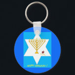 Porte-clés Porte - clé Menorah<br><div class="desc">Hanoukah est à propos du message de lumière et d'amour. En portant un symbole de vacances,  vous pouvez toujours vous réchauffer avec le message de vacances - même au-delà de Hanoucca.</div>