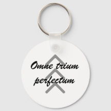 Porte - clé "Omne trium perfectum"
