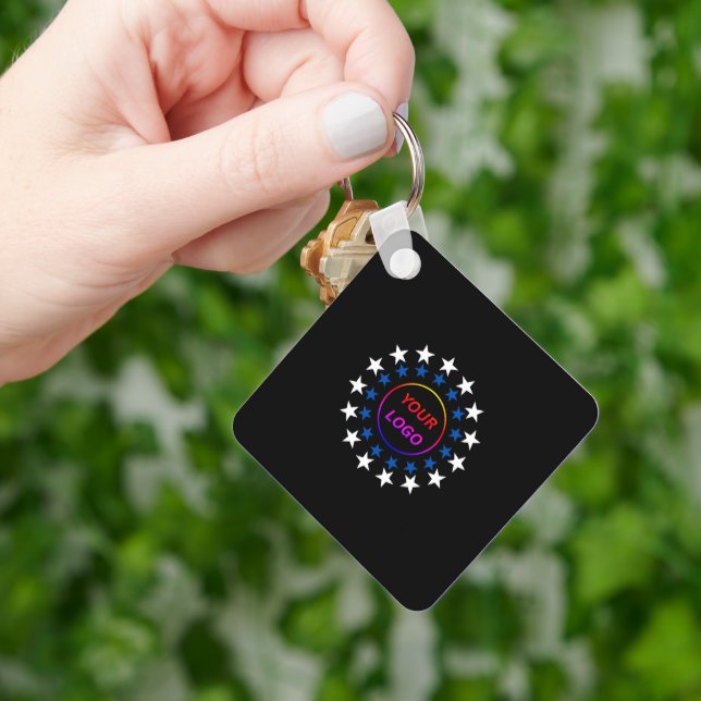 Porte-clés promotionnel de marque avec logo simple (main)