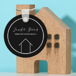 Porte-clés Real Estate Modern Black White Custom House<br><div class="desc">This modern realtor keychain is custom made with your realty company name under the the agent name in chic typography. This minimalist black and white key chain feature a simple line drawing of a house. Contemporary gift for an agent working to help you buy a home.</div>