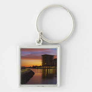 Porte-clés Recreation Lagoon and apartments at sunset