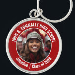Porte-clés Red Marching Band Photo High School Spirit<br><div class="desc">Ce cool customisé au lycée marching band photo présente la typographie blanche de votre équipe et le nom du joueur sur un porte - clé de brag rouge pour les parents. Personnalisez avec la photo de votre élève et l'année de classe comme un parent fier. Maman et papa peuvent les...</div>