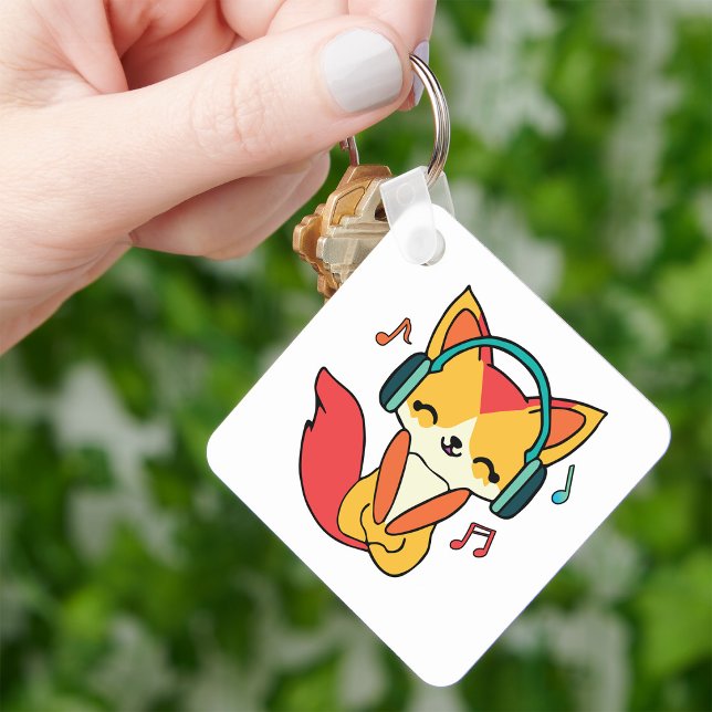 Porte-clés Renard heureux avec écouteurs en train d'écouter d (Happy fox with headphones listening to music. keychain)