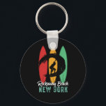 Porte-clés Rockaway Beach New York Vintage Retro Surf<br><div class="desc">Design rétro vintage pour les surfeurs qui aiment surfer et surfer sur les vagues de l'océan. Vacances d'été cool, vacances de printemps marchandises pour ceux qui aiment le soleil chaud, le temps tropical, bronzage sous le palmier. Un design grandiose et déprimé à porter tout en profitant de la fête de...</div>