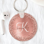 Porte-clés Rose Gold brossé Parties scintillant métallique No<br><div class="desc">Personnalisez facilement ce design porte - clé chic et branché avec une jolie parties scintillant brillante en or rose sur un arrière - plan métallique brossé en or rose.</div>
