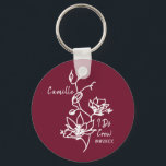 Porte-clés Rustic Marcela I Do Crew Bridesmaid<br><div class="desc">Floral botanique contre marsala bordeaux rustique fait un cadeau de femme de chambre pour votre fête de mariée. Customisez facilement avec le nom et la date de l'événement de votre choix. Cadeaux pour la fête de bachelorette,  fête de mariée,  femme d'honneur,  et plus encore.</div>