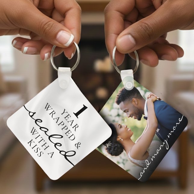 Porte-clés Scellé avec un baiser Blanc 1er anniversaire (Sealed with a Kiss White 1st Birthday Anniversary Keychain
)
