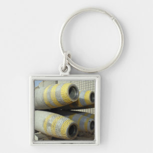 Porte-clés Six bombes GBU-12 se reposent dans un support