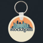 Porte-clés Stockholm Suède City Skyline Retro Cityscape Art<br><div class="desc">Design urbain vintage et rétro avec une belle skyline, attraction touristique et art urbain. gratte-ciel Cool et silhouette de construction merchandises pour touristes et voyageurs. Parfait comme souvenir à rapporter lors d'un voyage dans le monde. Enregistrez la mémoire de votre voyage et de vos vacances en famille et entre amis....</div>