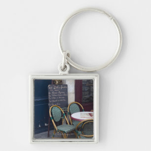 Porte-clés Table de café avec des chaises de canne à Paris,
