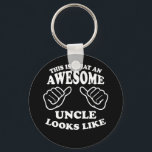 Porte-clés This Is What An Awesome Uncle Looks Like<br><div class="desc">A fun style retro design featuring two hands pointing to the special guy wearing the shirt or item letting everyone know he's an awesome uncle.</div>