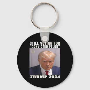 Porte-clés Trump vote toujours pour un politique criminel con