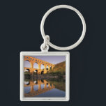 Porte-clés UE, France, Provence, Gard, Pont du Gard. 2<br><div class="desc">UE,  France,  Provence,  Gard,  Pont du Gard Aqueduc/ pont romain dans la lumière du coucher du soleil � Walter Bibikow / SuperStock.com</div>