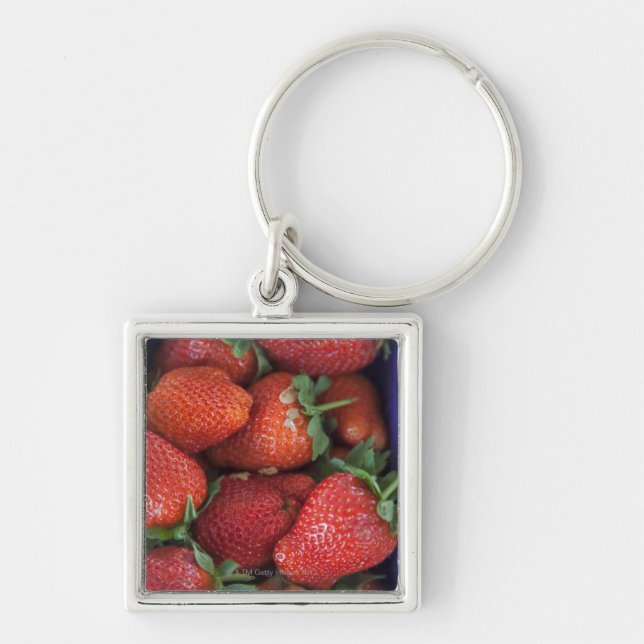 Porte-clés un maniveau de fraises fraîches mûres à vendre (Devant)