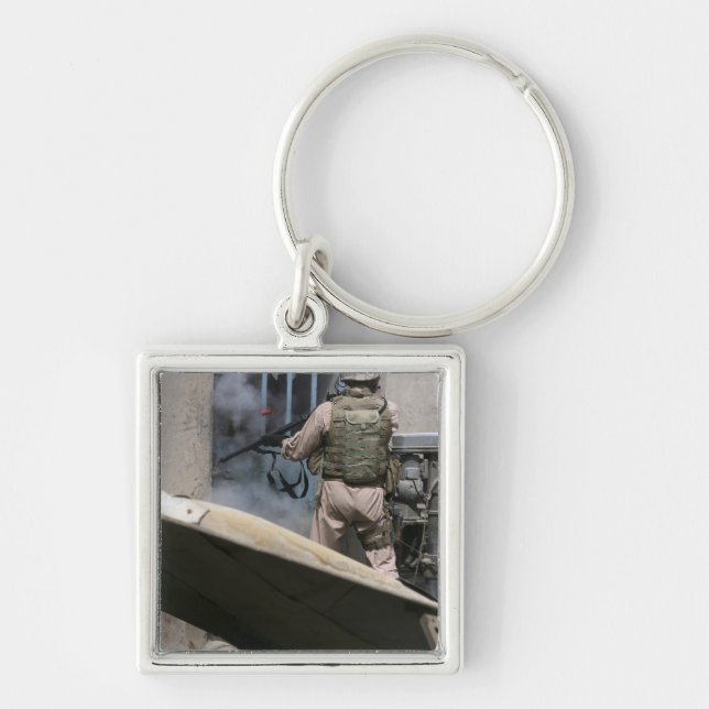 Porte-clés Un policier militaire utilise une balle de brèche (Devant)