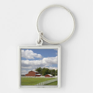 Porte-clés Une grange rouge et une ferme à Pamona, Kansas.
