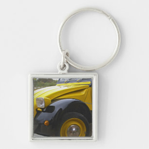 Porte-clés Une vieille Citroen 2CV 2 CV noire et jaune,