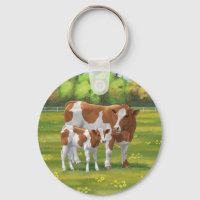 Vache de Guernesey et veau mignon dans les pâturag