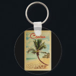 Porte-clés Vintage voyage de palmier de Cancun<br><div class="desc">Un imprimé d'art mexicain moderne et unique rétro du milieu du siècle Cancun,  dans un style d'affiche de voyage vintage. Il dispose d'un palmier incurvé sur une plage de sable avec l'océan sous un ciel bleu nuageux.</div>