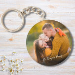 Porte-clés Votre photo de famille préférée<br><div class="desc">Personnalisez avec votre photo de famille préférée portant votre nom de famille,  créant un souvenir et un cadeau uniques. Un joli gardien au trésor ! Conçu par Thisisnotme©</div>