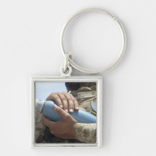 Porte-clés Vue en gros plan d'un soldat berçant des munition