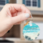 Porte-clés Watercolor Beach Nom tropical Monogramme<br><div class="desc">Ce design a été créé par art numérique et peut être personnalisé dans la zone fournie par le changement de la photo et/ou du texte. Vous pouvez également le customiser en choisissant l'option cliquer pour customiser une autre option et supprimer ou modifier la couleur de l'arrière - plan, ajouter du...</div>