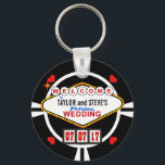 Porte-clés Wedding in Vegas Casino Favor Poker Chip<br><div class="desc">WELCOME TO THE BRIDE AND GROOM'S FABULOUS WEDDING! Whether you're tying the knot in Las Vegas or your own home town, these lucky casino style wedding reception favors are sure to hit with your guests. Replica of the famous Nevada sign in retro neon doo-wop style, just add your names as...</div>