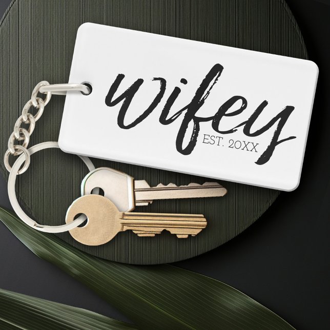 Porte-clés Wifey - Whimsical Black Calligraphy pour la mariée (Personalized Keychain - add a date)