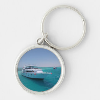 Porte-clés Yacht blanc comme neige près de l'île Blanche dans