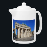 Porte de Brandebourg, Berlin, Allemagne<br><div class="desc">La Porte de Brandebourg (allemande : Brandenburger Tor) est une ancienne porte de la ville,  reconstruite à la fin du XVIIIe siècle comme un arc triomphal néoclassique,  et maintenant l'un des monuments les plus connus de l'Allemagne.</div>
