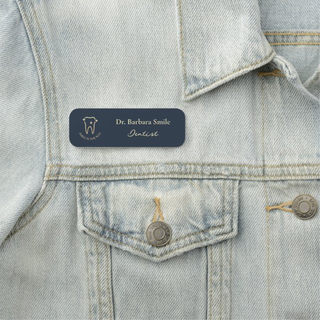 Porte-nom Assistant dentaire Aesthétique Dentiste Charcoal B (En situation)