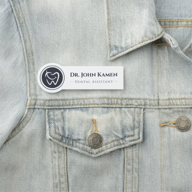 Porte-nom Assistant Dentaire | Logo Dents (En situation)