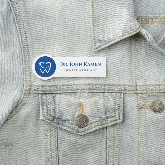 Porte-nom Assistant dentaire | Logo des dents (En situation)