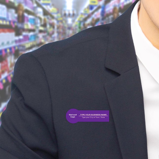 Porte-nom Balise de marque commerciale sur la forme d'insign (Build brand name awareness. Your business brand on purple badge shape name tag.)