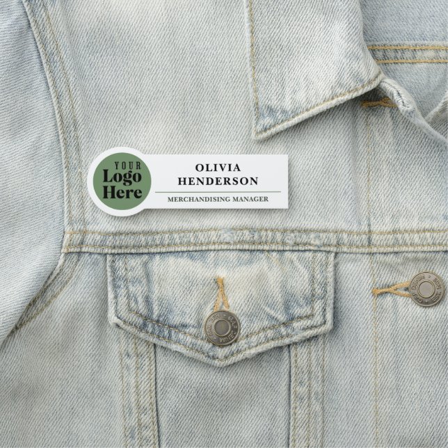 Porte-nom Custom Logo Modern Sage Green Employee  (En situation)
