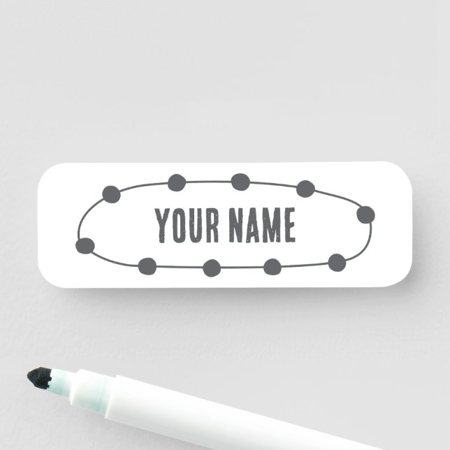 Porte-nom Custom Name Tag – Dotted Oval (En situation)
