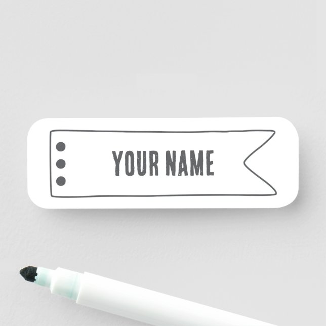 Porte-nom Custom Name Tag – Ribbon Frame (En situation)