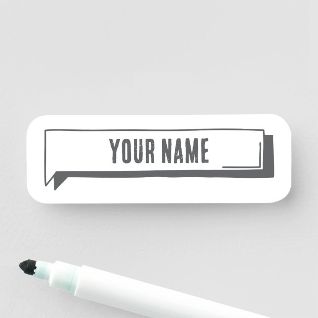 Porte-nom Custom Name Tag – Tab Frame (En situation)
