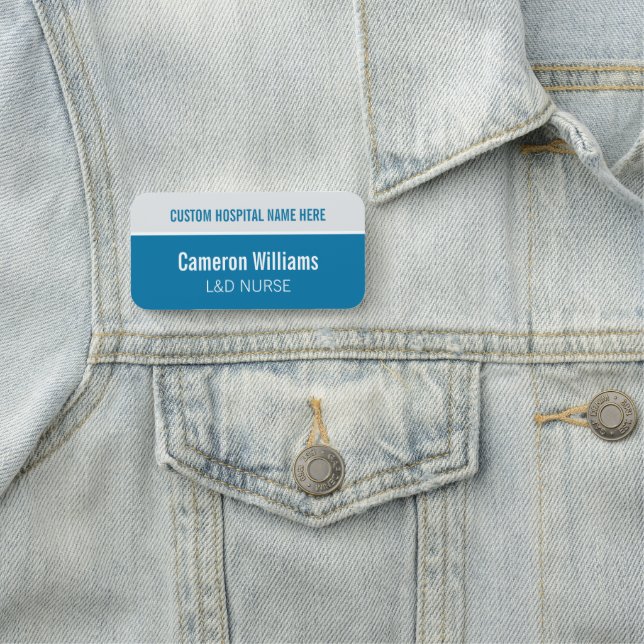 Porte-nom Grosse infirmière bleue personnalisée (En situation)