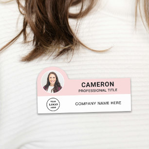 Porte-nom Logo de la société de photo moderne rose Employé