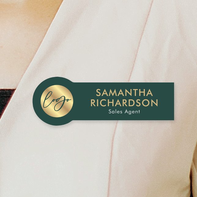 Porte-nom Logo d'entreprise Chic Green & Gold Employé Entrep (Modern emerald green business logo employee name tags with custom text and your logo)